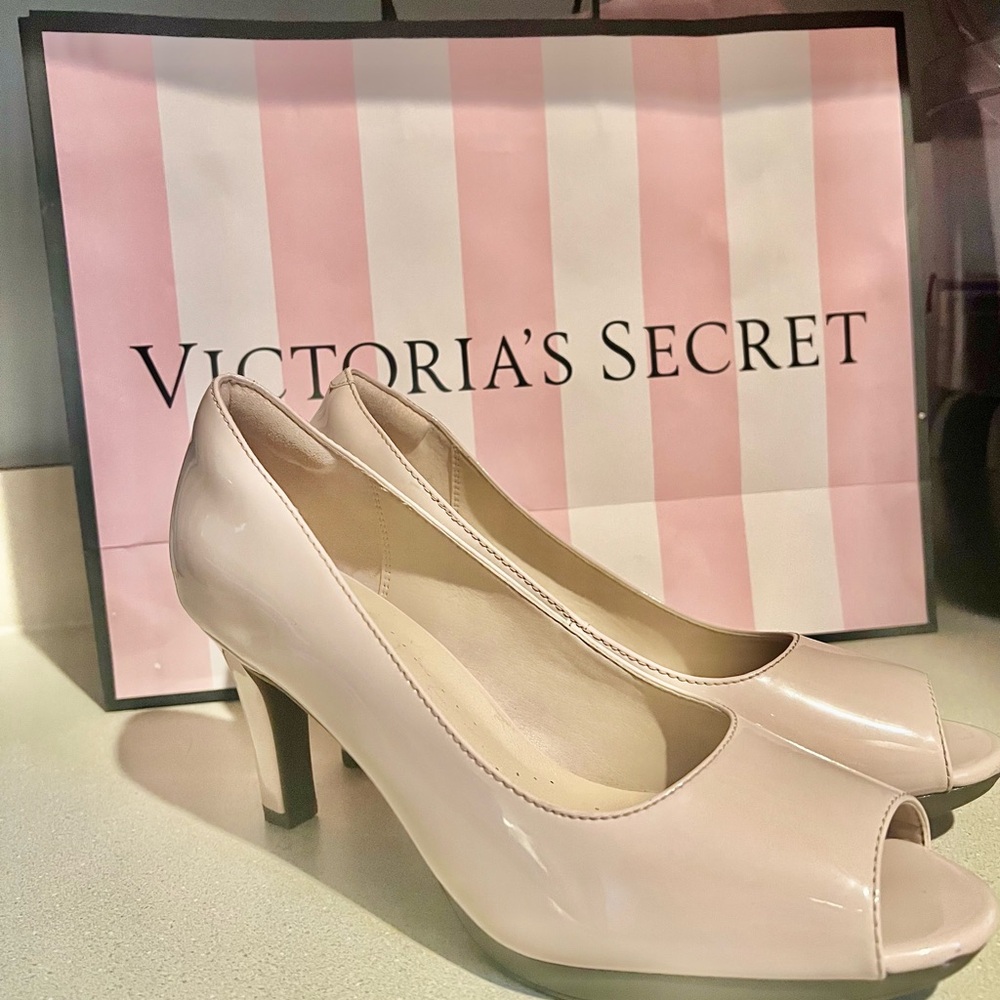 Clark’s Nude Pink Patent Peeptoe Pumps Heels Adriel Phyllis 10 Ortholite Comfort